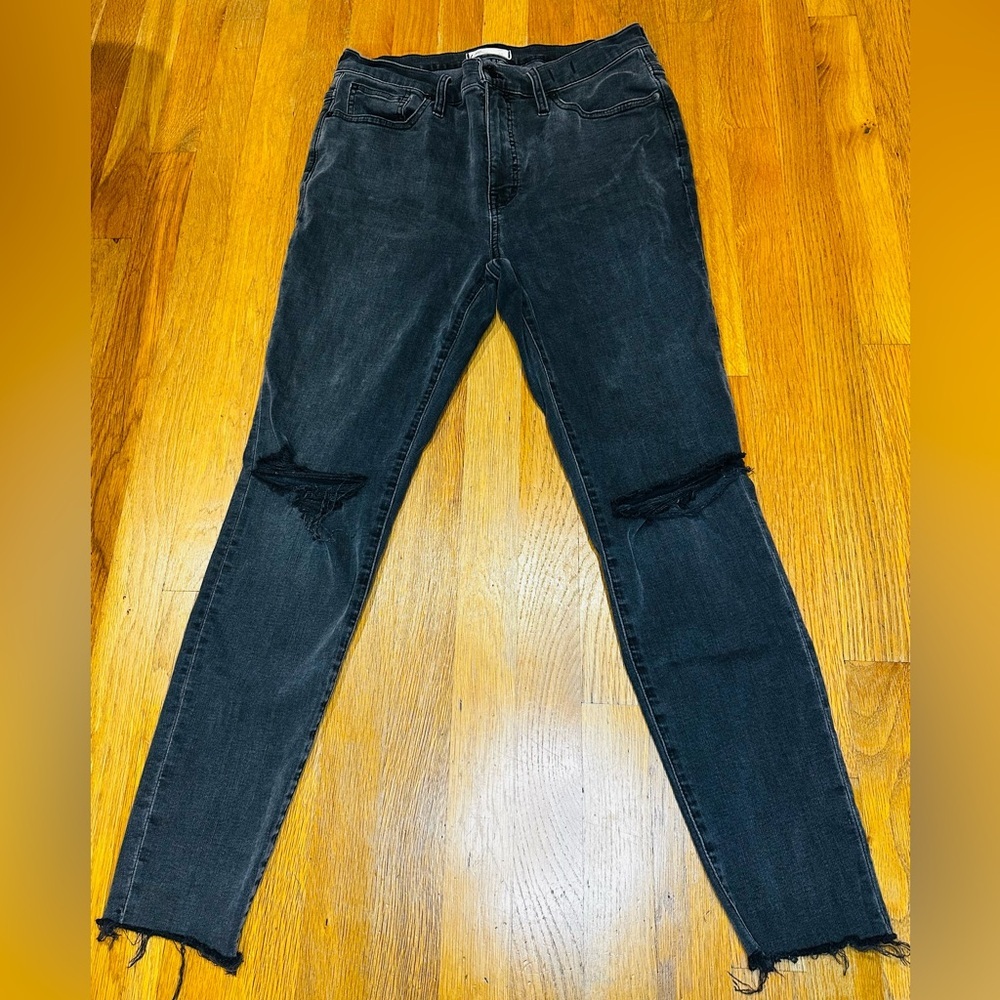 Madewell 9” Mid-Rise Skinny Jeans Black Distressed Raw Hem Size 31